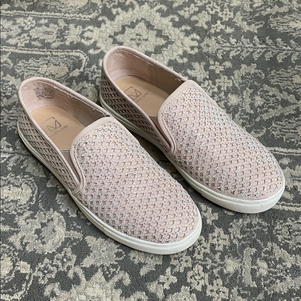 Material Girl women’s pink rhinestone slip on shoes. Size 6.5. Worn condition.